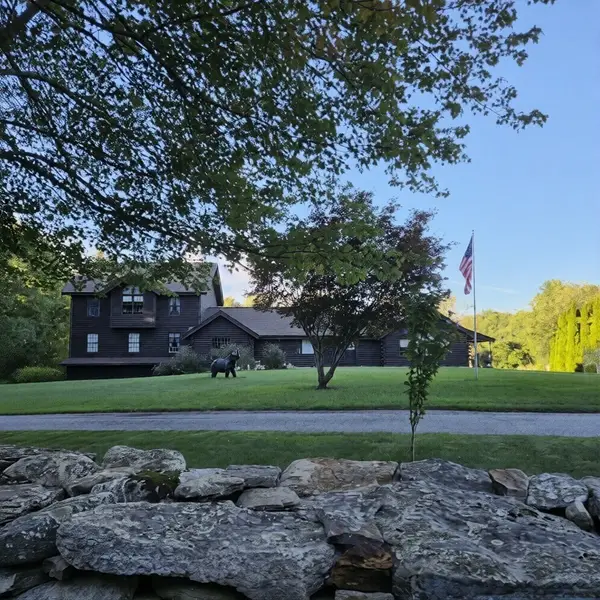 8 Hillsville Rd, North Brookfield, MA 01535