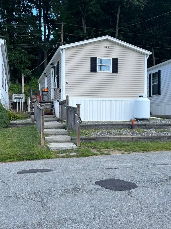 24 Mustang Ave, Marlborough, MA 01752