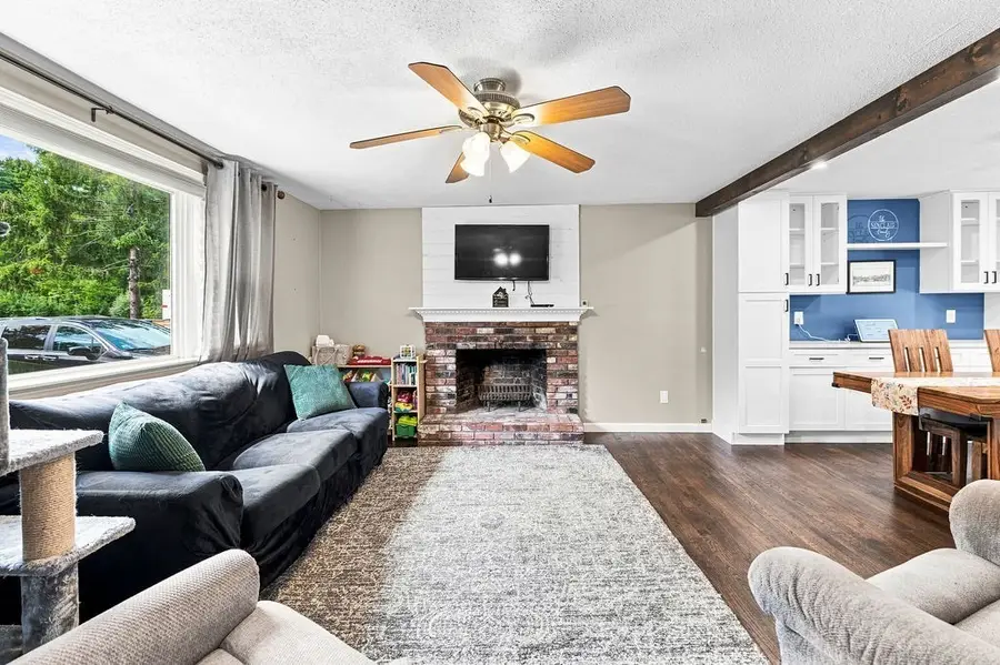 21 Great Meadow Dr, Carver, MA 02330 - #2