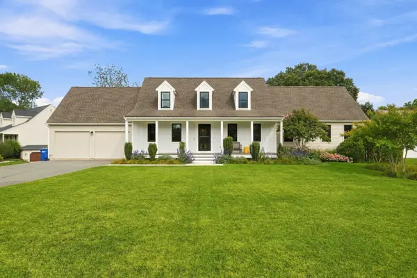 5 Century Dr, Fairhaven, MA 02719