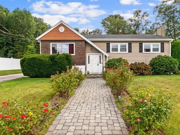 17 Acorn Dr, Randolph, MA 02368
