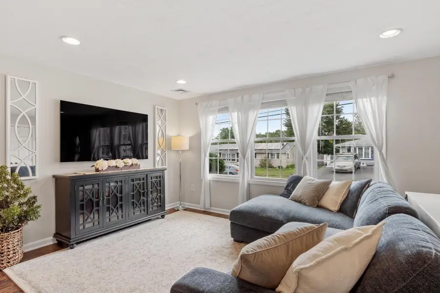 37 Louise Road, Holbrook, MA 02343 - #3