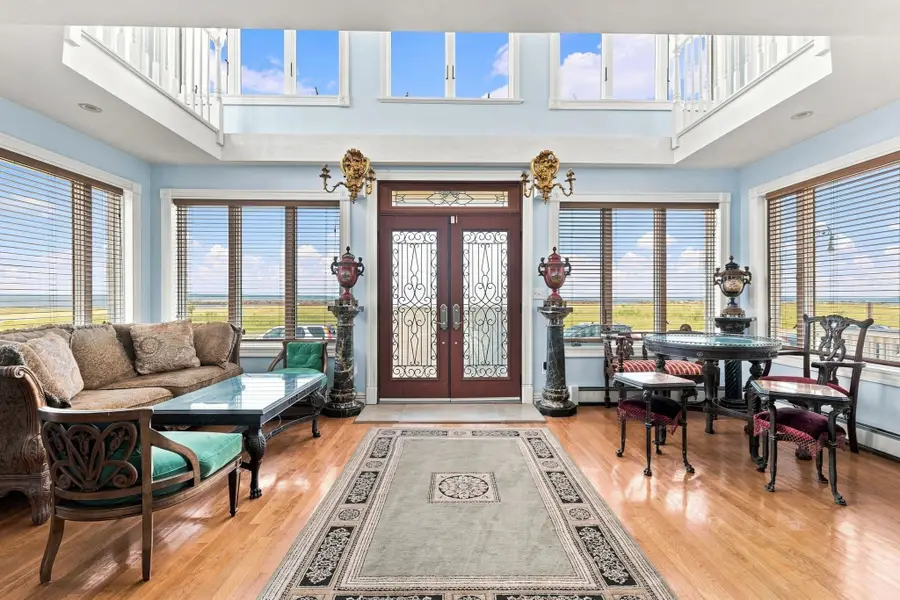94 Winthrop Shore Dr, Winthrop Town, MA 02151 - #2