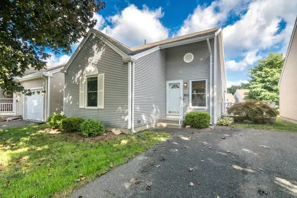 303 Alvord Pl #303, South Hadley, MA 01075