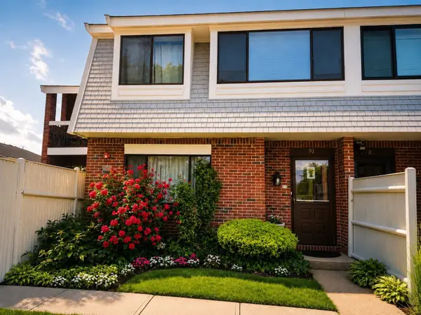 91 Rosewood Dr #91, Stoughton, MA 02072