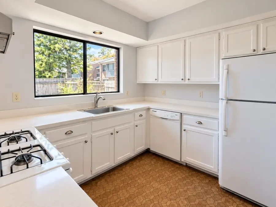 91 Rosewood Dr #91, Stoughton, MA 02072 - #3