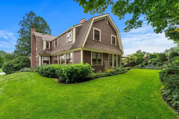 36 Cross St, Topsfield, MA 01983
