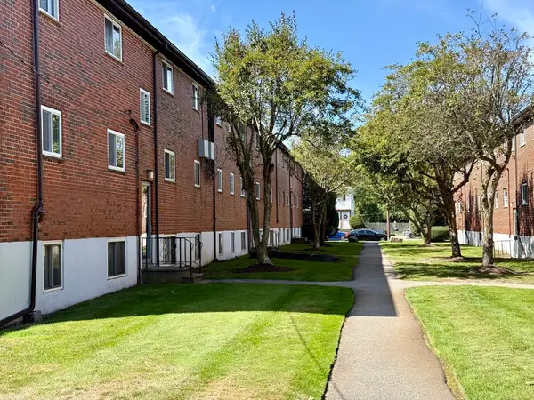 40 Bryon St #4, Boston, MA 02467