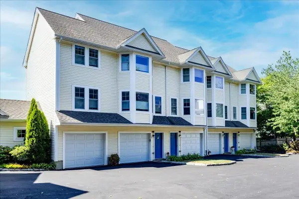 14-1/2 Roundy St #4, Beverly, MA 01915