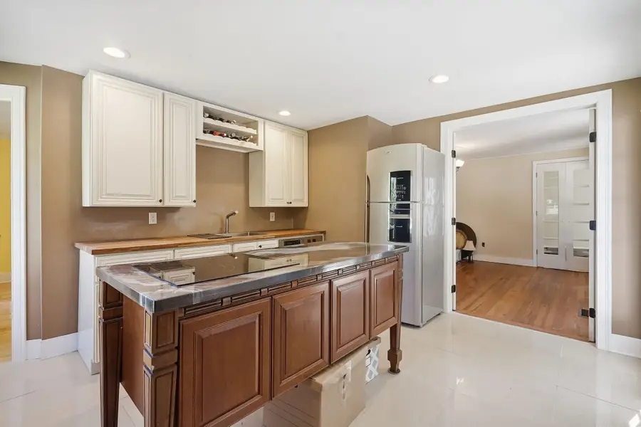 42 Jabish St, Belchertown, MA 01007 - #3