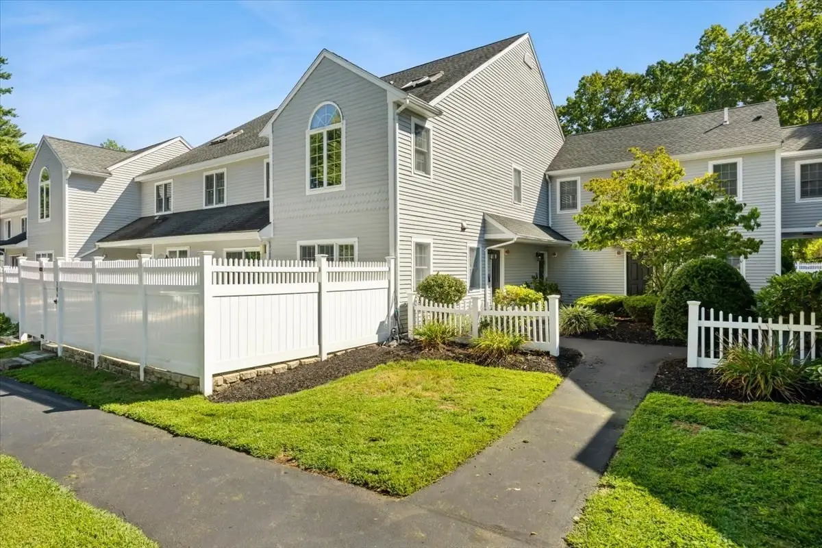 125 Highland St #306, Taunton, MA 02780 - #1