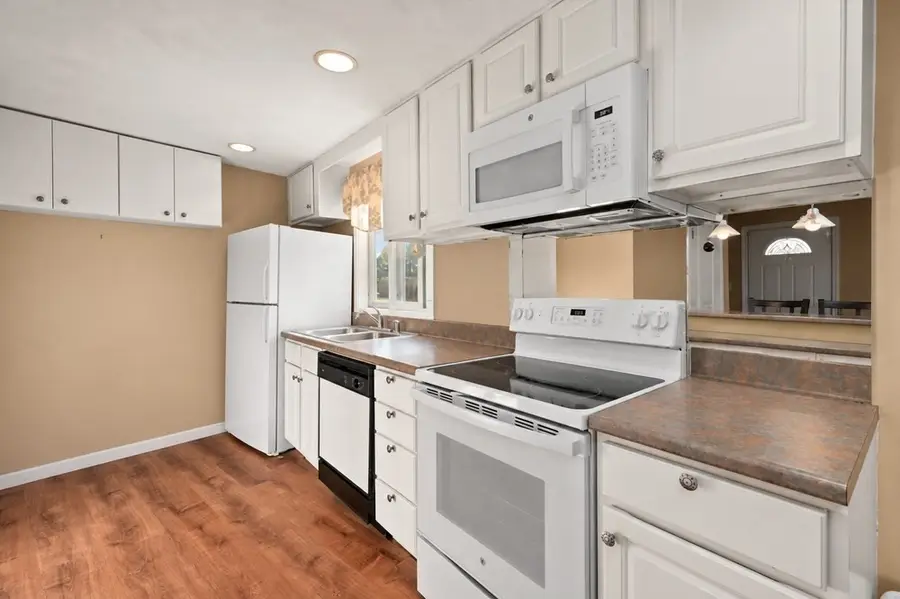 57 Hillcrest St, Waltham, MA 02451 - #3