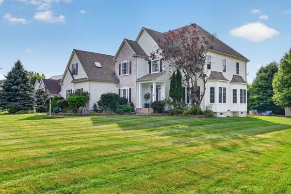4 Iarussi Way, Medway, MA 02053
