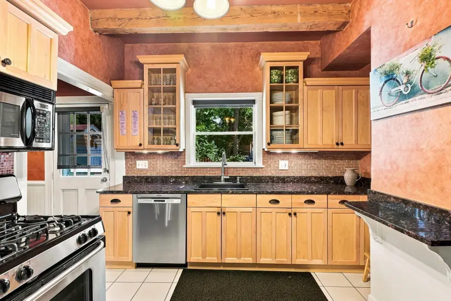 61 Lowell St, Reading, MA 01867 - #3