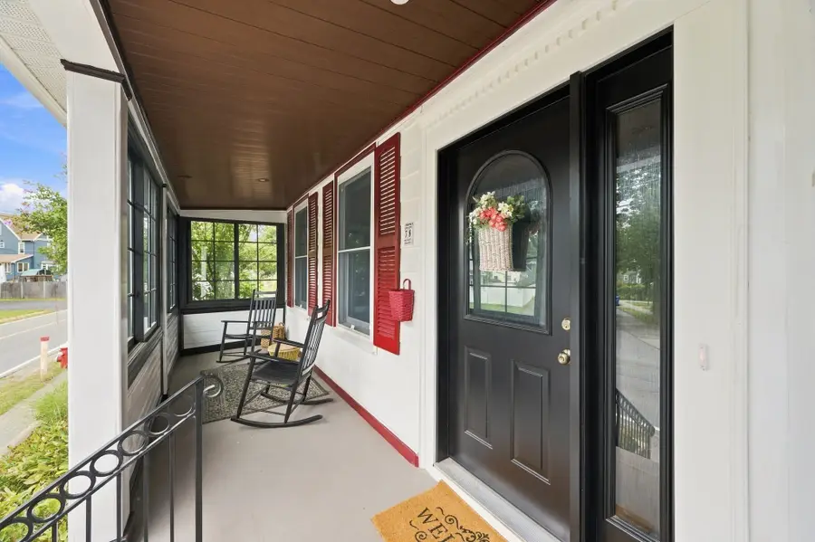 78 Oak St, Wakefield, MA 01880 - #3