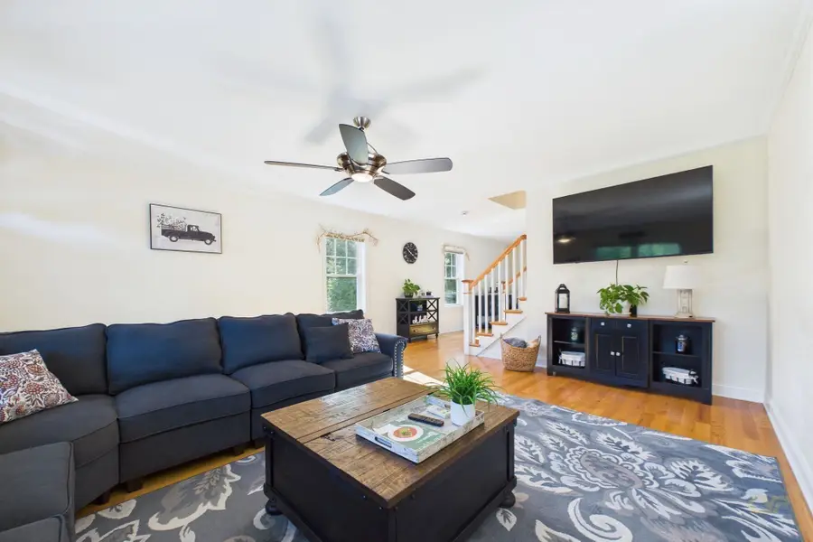 32 Welcome St, Fairhaven, MA 02719 - #3