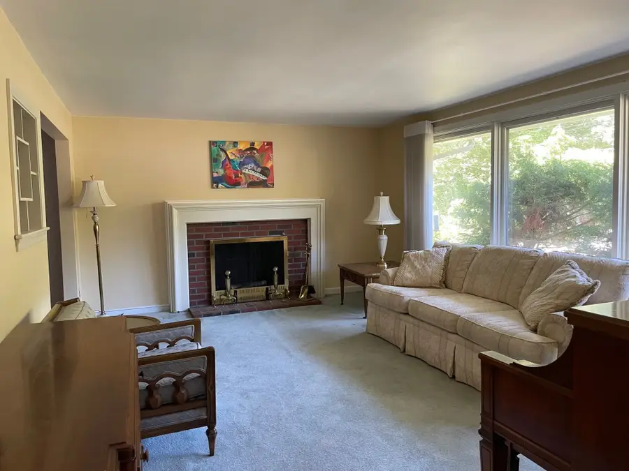 4 Sunset Drive, Randolph, MA 02368 - #3