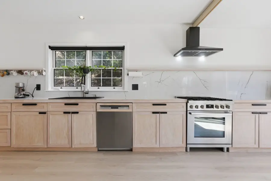 11 Sherwood St #1, Boston, MA 02131 - #3