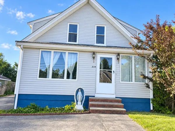 319 School St, Stoughton, MA 02072