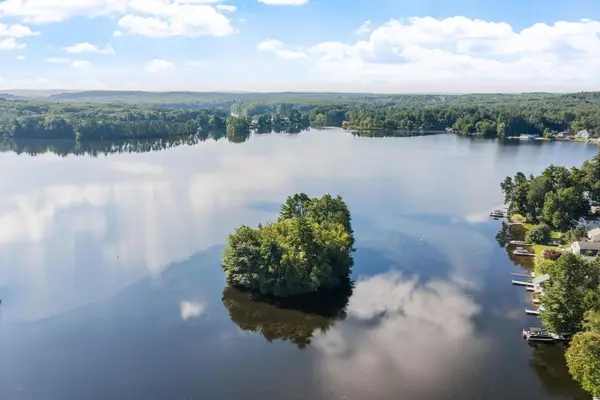 875 Flat Hill Rd, Lunenburg, MA 01462