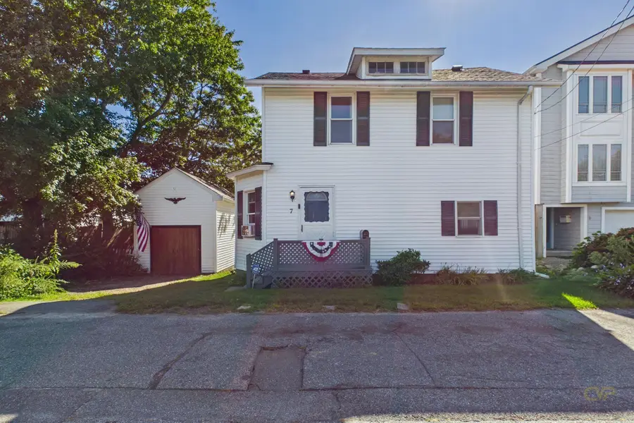 7 Bayview Ave, Fairhaven, MA 02719 - #2