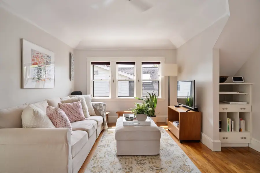10-12 Notre Dame Avenue #3, Cambridge, MA 02140 - #3