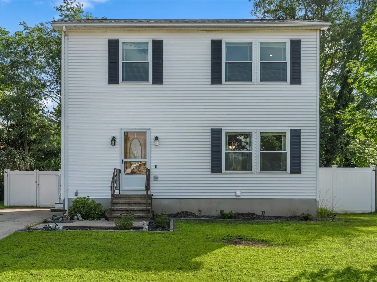 6 Buttonwood Ln, Acushnet, MA 02743 - #1