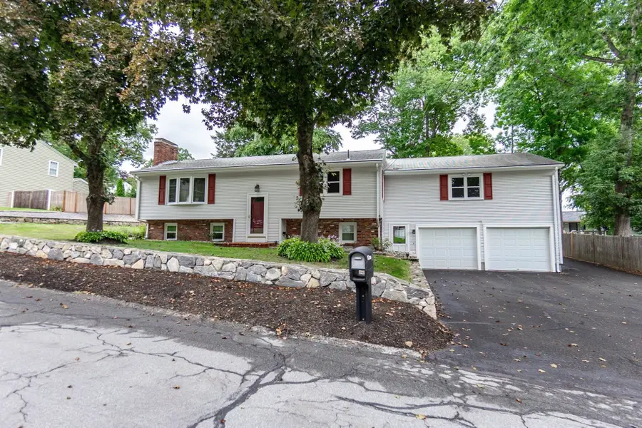7 Stoney Brook Ln, Milford, MA 01757 - #2