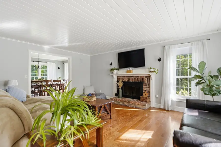 355 Tyler St, Dracut, MA 01826 - #3