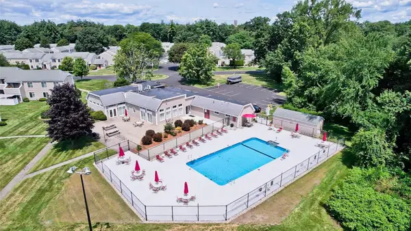 25 Nassau Dr #25, Springfield, MA 01129