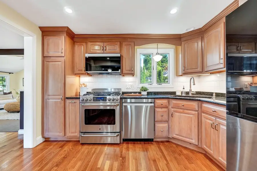 8 Sunnyfield Road, Bedford, MA 01730 - #2
