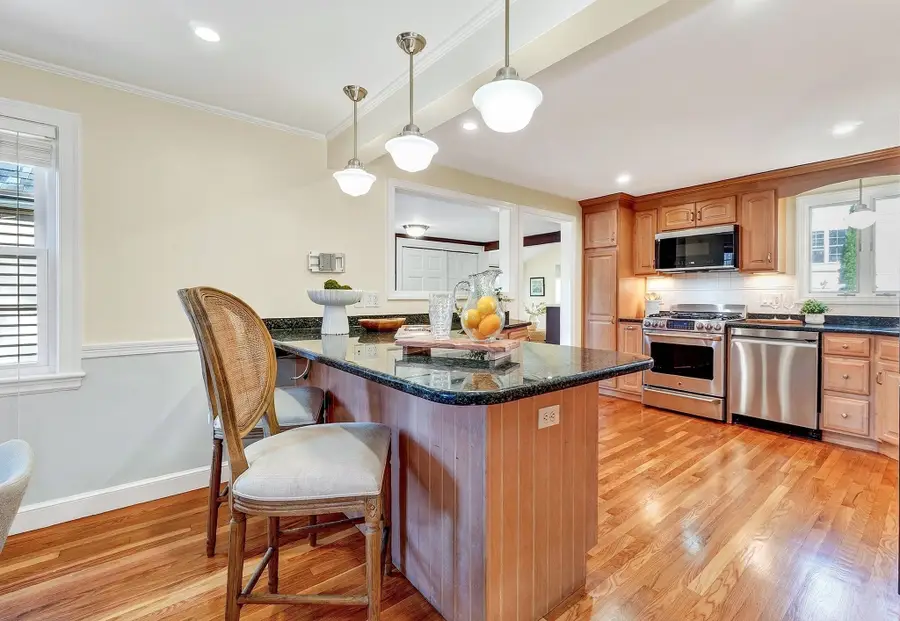 8 Sunnyfield Road, Bedford, MA 01730 - #3