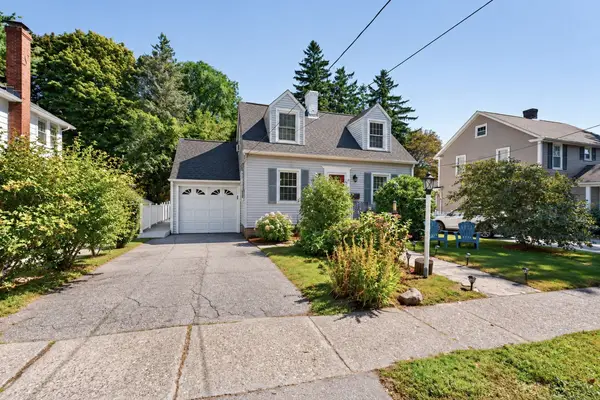 8 Lyndale Rd, Worcester, MA 01606