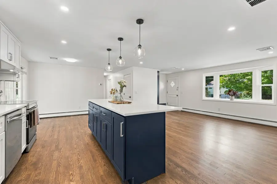 146 Helen Dr, Marlborough, MA 01752 - #2