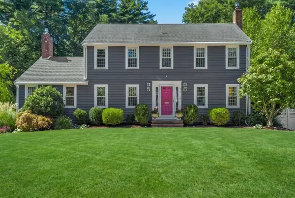 37 Stagecoach Rd, Hingham, MA 02043