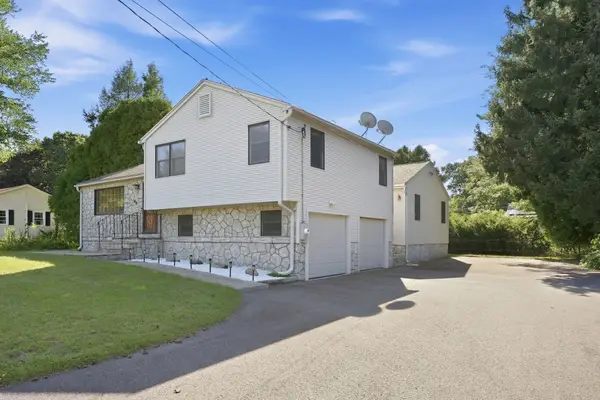 98 Meadowlark Dr, Longmeadow, MA 01106
