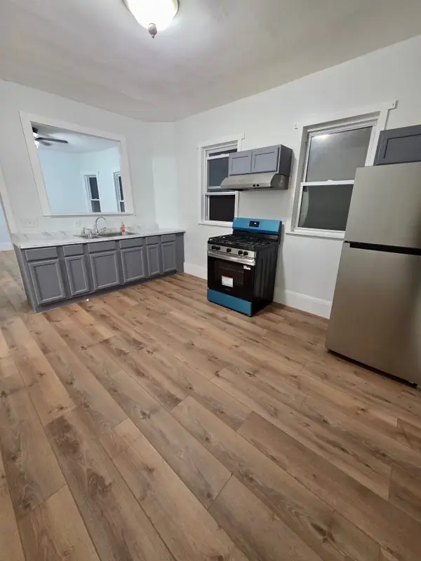 128 Shurtleff St, Chelsea, MA 02150
