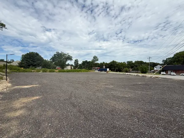 685 Quaker Hwy, Uxbridge, MA 01569