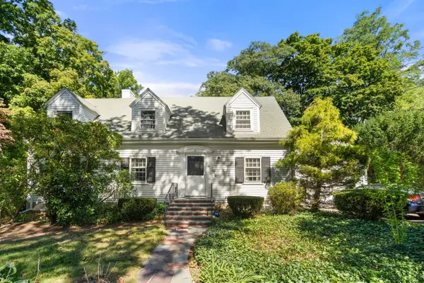 20 Buswell Park, Newton, MA 02458