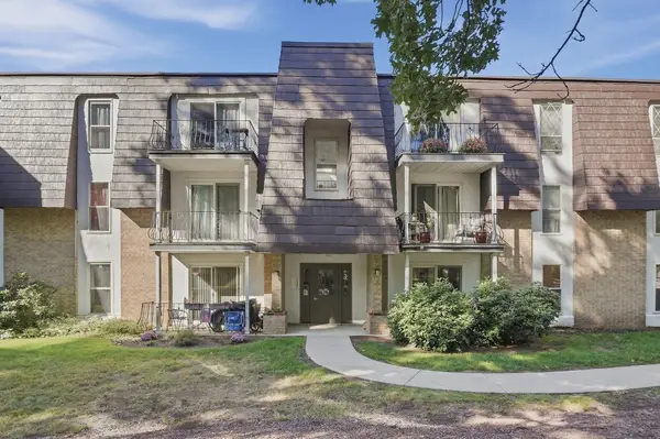 16 Shadowbrook Ln #35, Milford, MA 01757