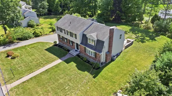 5 Phlox Ln, Acton, MA 01720