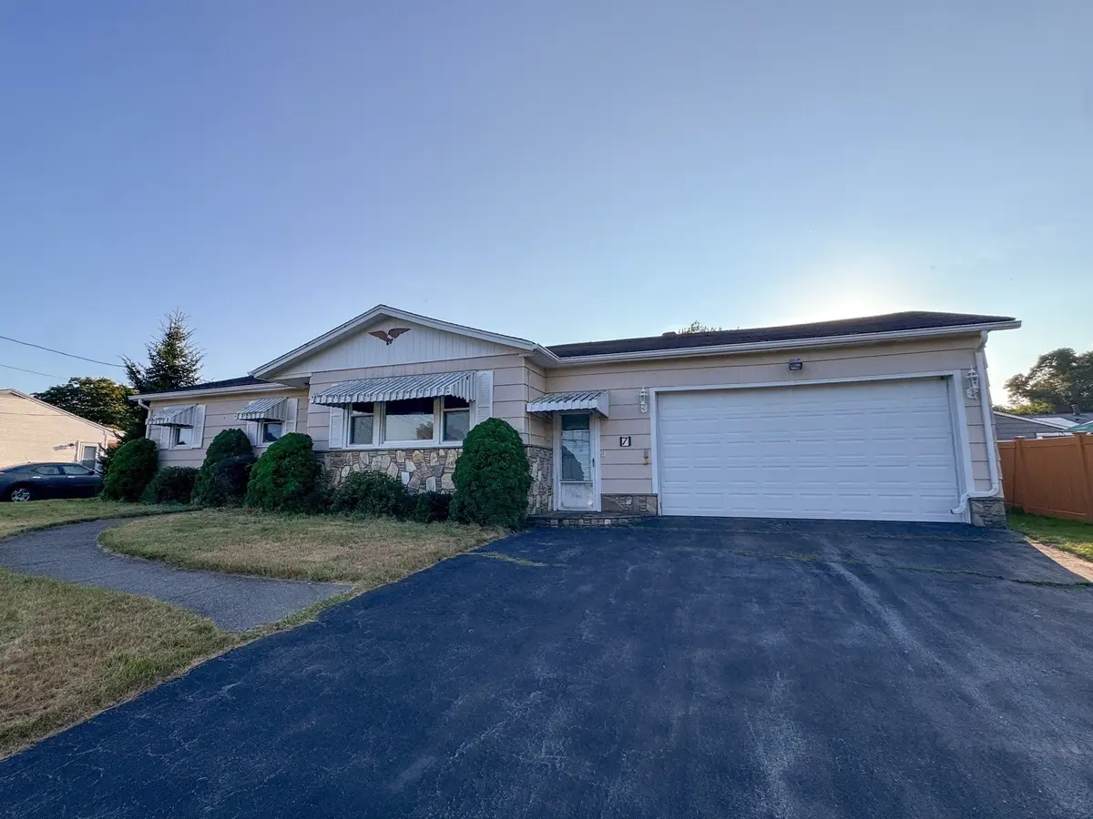 7 Ann Ave, Dartmouth, MA 02747 - #1