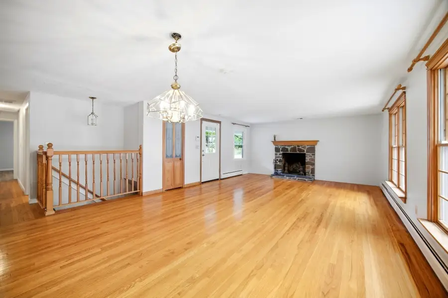 2 Drake Lane, Holyoke, MA 01040 - #3