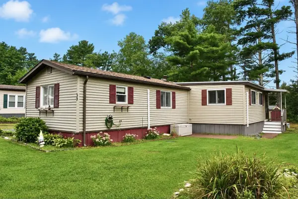 39 Pipers Way, Carver, MA 02330