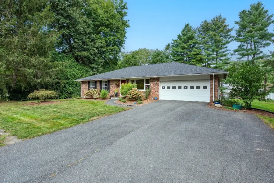 69 Grantwood Dr, Amherst, MA 01002 - #3