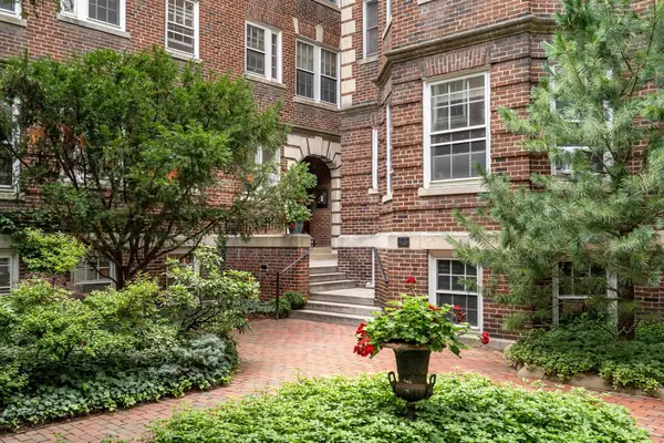 43 Linnaean #24, Cambridge, MA 02138