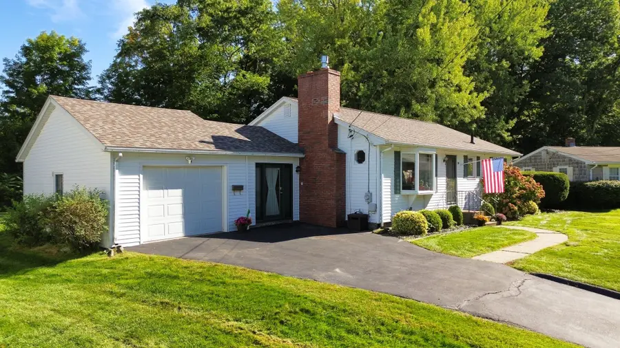 34 Bray Park Dr, Holyoke, MA 01040 - #2