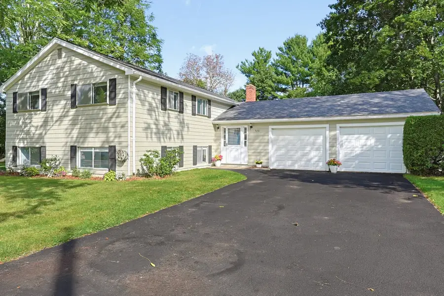 426 Chamberlain St., Holliston, MA 01746 - #2