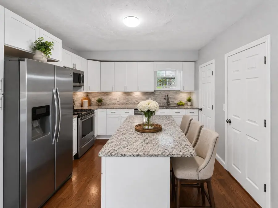 660 Pleasant St, Rochdale, MA 01542 - #3