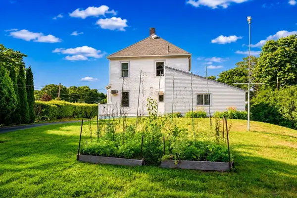 4 Longfellow St, Beverly, MA 01915